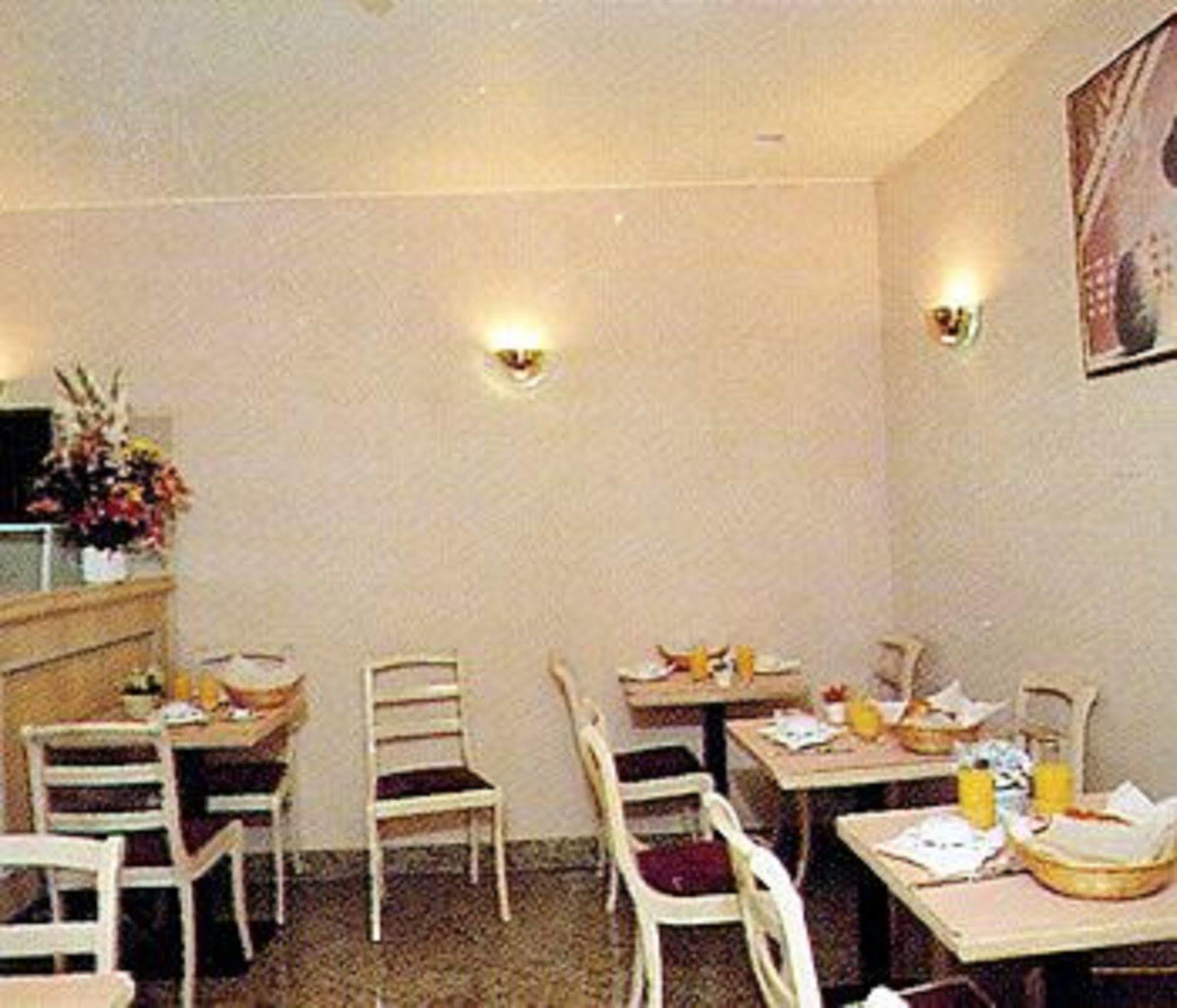 Hotel Chateau D'Eau Paris Exterior photo